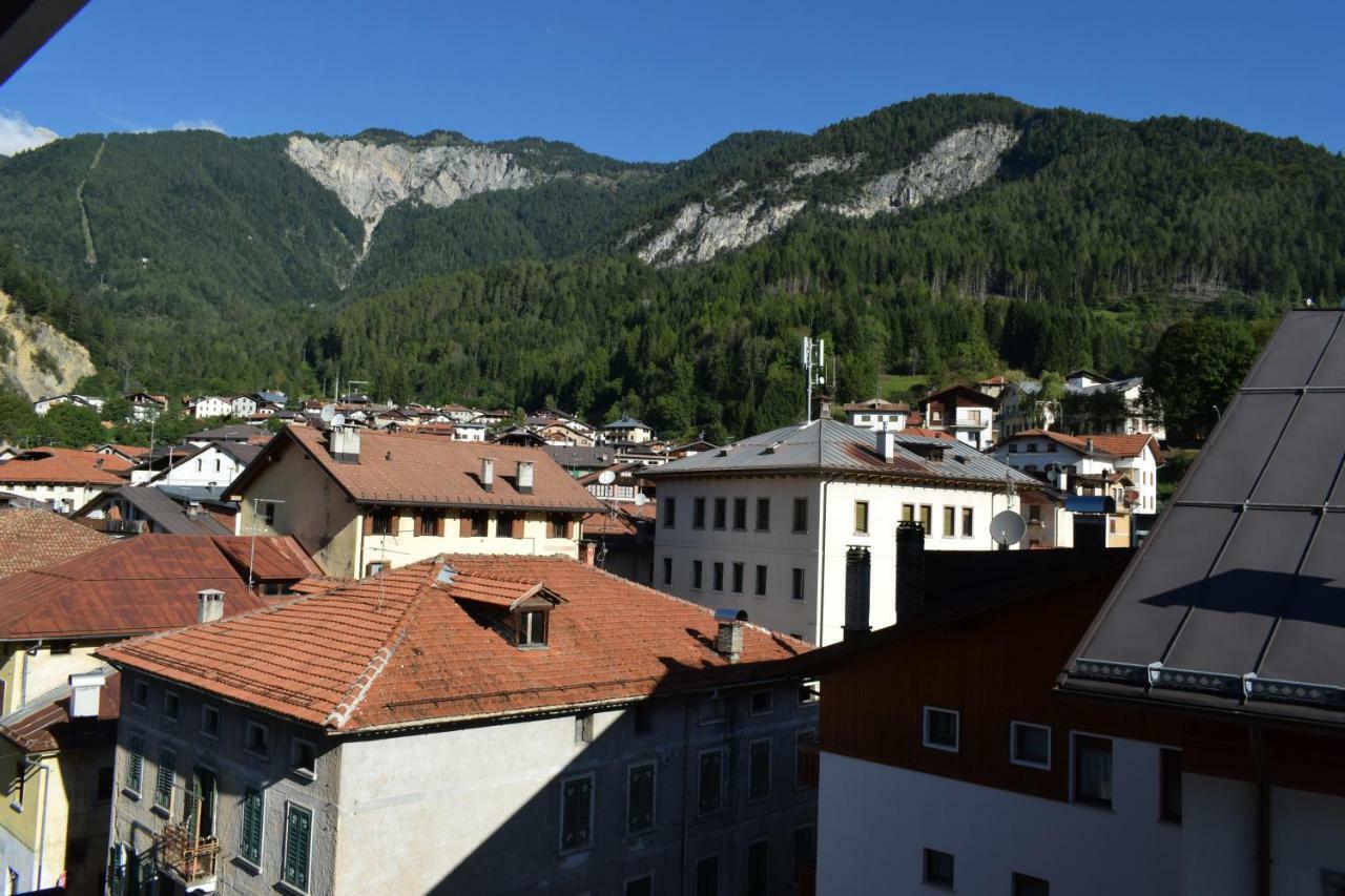 Lozzo Di Cadore - Dolomiti - Piazza IV Novembre Lozzo Cadore ภายนอก รูปภาพ