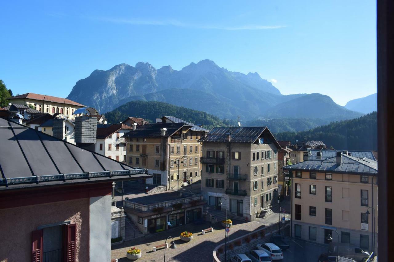 Lozzo Di Cadore - Dolomiti - Piazza IV Novembre Lozzo Cadore ภายนอก รูปภาพ